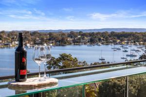 Modern 4BR Mirraboo Home with Panoramic Lake Views