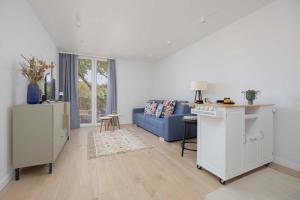 Bright Studio in Bielany close to the Metro by Noclegi Renters