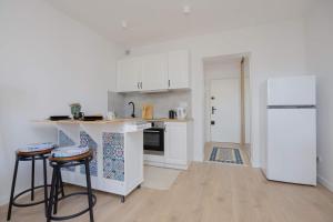Bright Studio in Bielany close to the Metro by Noclegi Renters