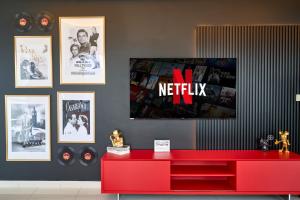 Luxurious 2BDR Apartment in Paramount Towers with Burj Khalifa Views