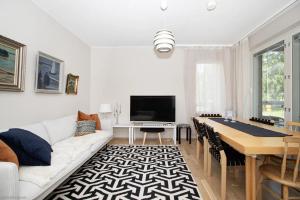 Stylish Nordic 2BR Apartment with Sauna - Steps from the Kuopio Cathedral