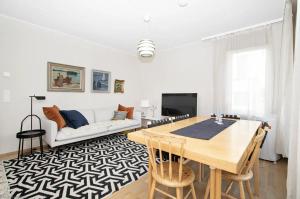 Stylish Nordic 2BR Apartment with Sauna - Steps from the Kuopio Cathedral