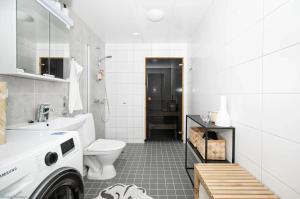 Stylish Nordic 2BR Apartment with Sauna - Steps from the Kuopio Cathedral