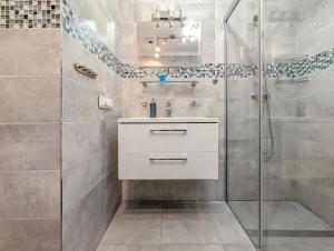 Ovo Comfy Studio with Balcony by BookingHost