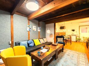 Fukuoka Meinohama Designer Holiday Home, Entire Rental up to 18 Guests