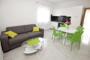 Apartments MTV - private parking, Fast Wi-Fi & Steps to the Beach