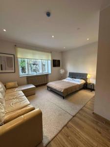 Cozy Room with Private Bathroom near Old Town