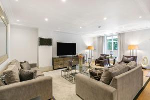 Exclusive Two-Bed Flat on Iconic Park Lane 15A - 4-gwiazdkowe hotele w mieście Londyn