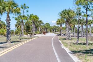 Tropical Treat Walk to Beach, Pool, and Resort