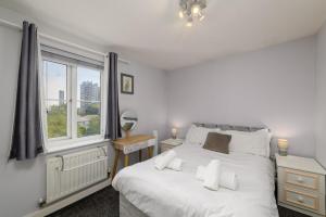 Lovely 2 Bed Only 5 min Walk to Bus and Easy Bay Access