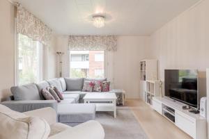 5 bedroom family home with sauna close to city center