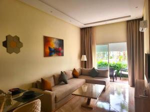 Superbe appartement à bouznika avec vue sur piscine et jardin privatif
