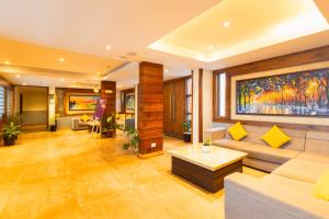 Yashshree Sanderling Mall Road