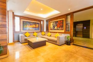 Yashshree Sanderling Mall Road