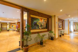 Yashshree Sanderling Mall Road