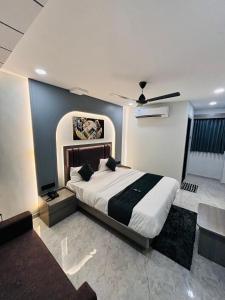 Hotel Grand Lake