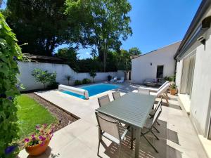 La maison sous les pins