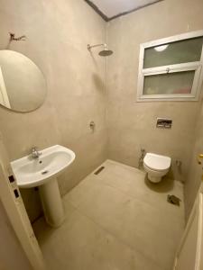 Beautiful Home AC WiFi -Couples Allowed-