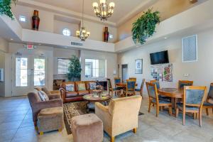 Sunny Mesa Condo with Pool, Patio & Grill