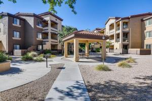 Sunny Mesa Condo with Pool, Patio & Grill