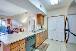Sunny Mesa Condo with Pool, Patio & Grill