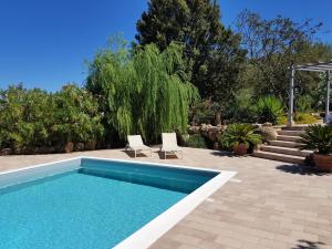 Villa Petra e Survas in La Caletta Countryside