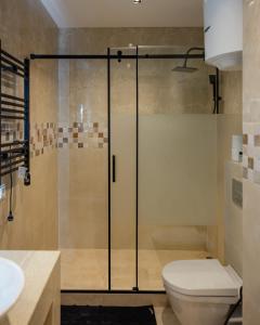 Studio - Beachfront Views & Balcony - by Wehost