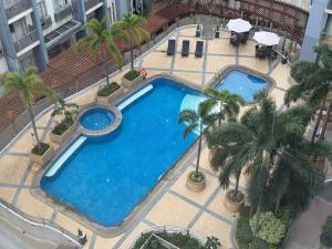 Newport Stay Walk to NAIA T3