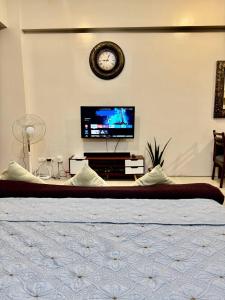 Newport Stay Walk to NAIA T3