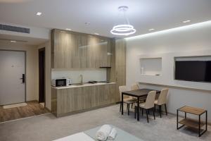 Sea View Studio Beachfront & Balcony - by Wehost