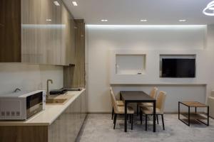 Sea View Studio Beachfront & Balcony - by Wehost