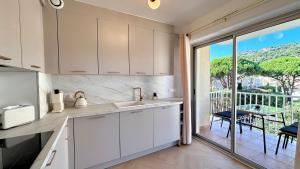 Aronys - Appartement 2 Chambres Parking & Vue Mer