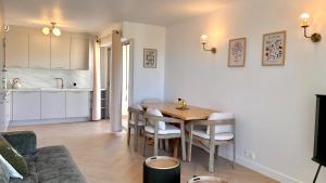 Aronys - Appartement 2 Chambres Parking & Vue Mer