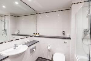 Deluxe Double Room room in St. Pierre Park Hotel & Golf