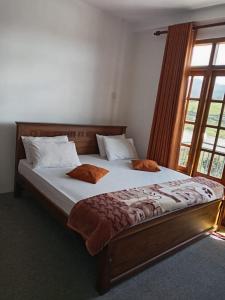 Creek View Hotel and Car Rental