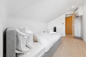 Quiet Flat, Sleeps 5, Free Parking Included