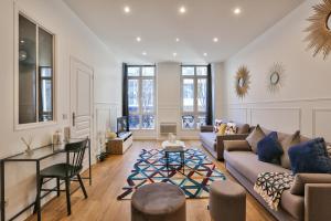 UrbanFlat 34 - Spacious & Bright Paris Home for 11