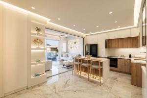 Luxury Modern Apartment with Stunning Glyfada View