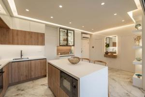 Luxury Modern Apartment with Stunning Glyfada View