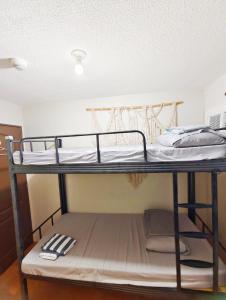 7F Cozy 2BR Condo - Central Location