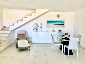 Villa Petra e Survas in La Caletta Countryside