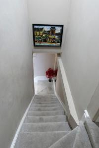 Holland Park spacious apartment