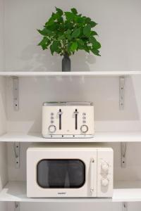 Holland Park spacious apartment