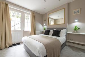 Holland Park spacious apartment