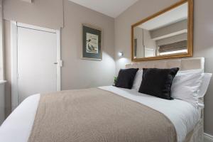 Holland Park spacious apartment