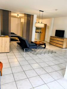 Helle und geräumige Ferien- und Monteurwohnung nur für Sie allein AUjvari Vermietungen