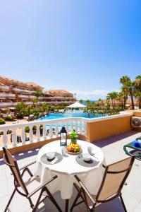 Home2Book Modern Seaview Apt & Pool, Las Américas