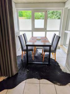 Helle und geräumige Ferien- und Monteurwohnung nur für Sie allein AUjvari Vermietungen