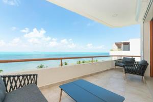 Isla Condo 403 - Oceanfront 3 bedroom