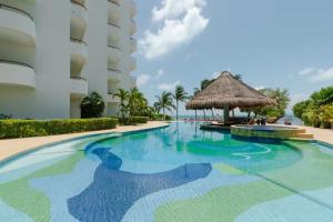 Isla Condo 403 - Oceanfront 3 bedroom